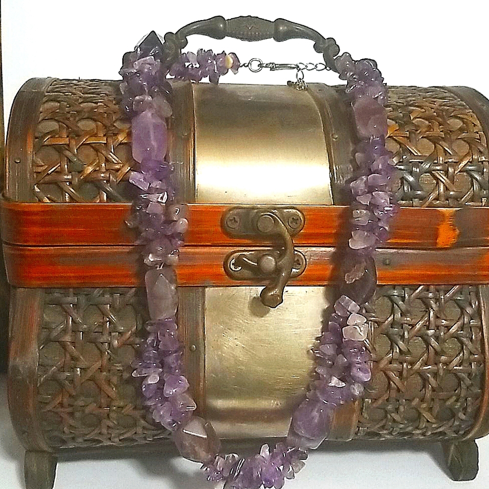 Beautiful Amethyst chip necklace